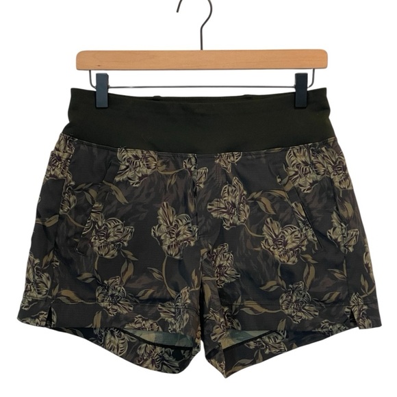 Athleta Trekkie North Printed High Waist Olive Green/Black Shorts, Floral, Sz 4 - Picture 2 of 13